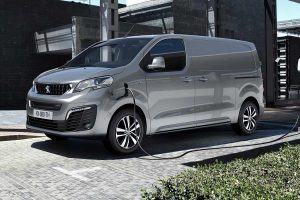 peugeot e expert electrico x-e-precio-electrico punto de recarga