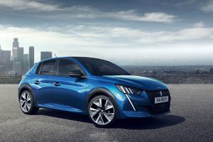 precio-peugeot-e-208 coche eléctrico punto de recarga
