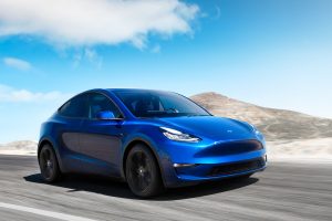 tesla-model y coche electrico punto de recarga